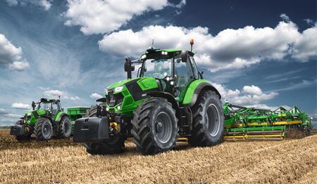 Deutz-Fahr Serie 7 - 2 traktorer på mark
