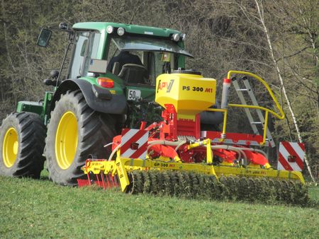 Køb APV harver og strigler hos Brørup Traktor- & Maskincenter