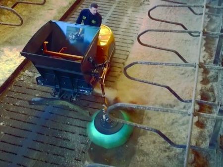 Emily AM317 staldmaskine - Brørup Traktor- & Maskincenter