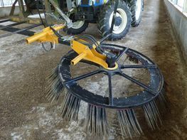 Emily PICK & SWEEP staldbørste - Brørup Traktor- & Maskincenter 