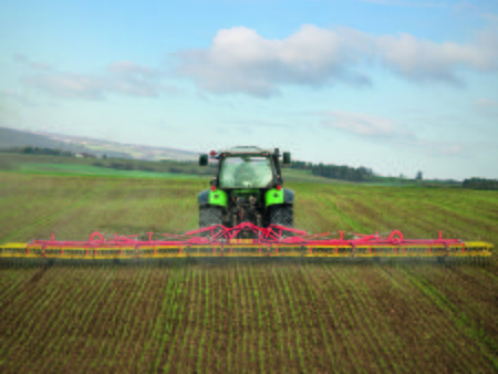 Køb APV harver og strigler hos Brørup Traktor- & Maskincenter