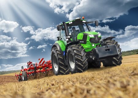 Deutz-Fahr Serie 7 på mark - BTMC